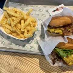 Shake Shack Woodbury Commons User Photo