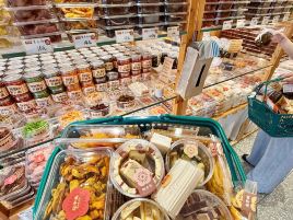 龙李梅友友菓子坊(1662主题购物中心店)