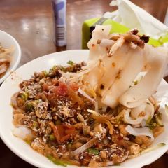 明记烧肉米线烧肉卷粉(中心小学店) User Photo
