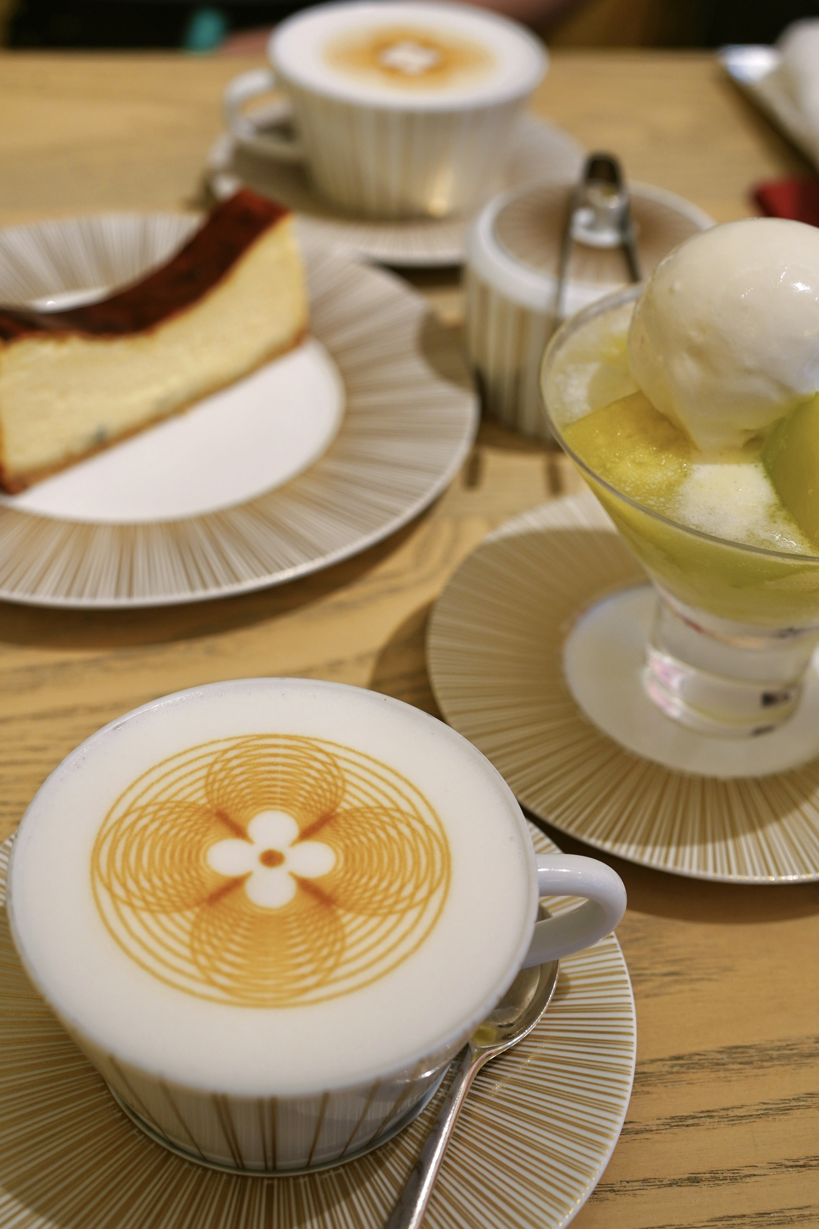 Mille-feuille and caffelatte at Le Café V (Louis Vuitton) in Osaka :  r/FoodPorn