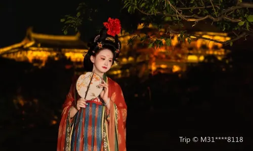 Immersive Hanfu wearing experience