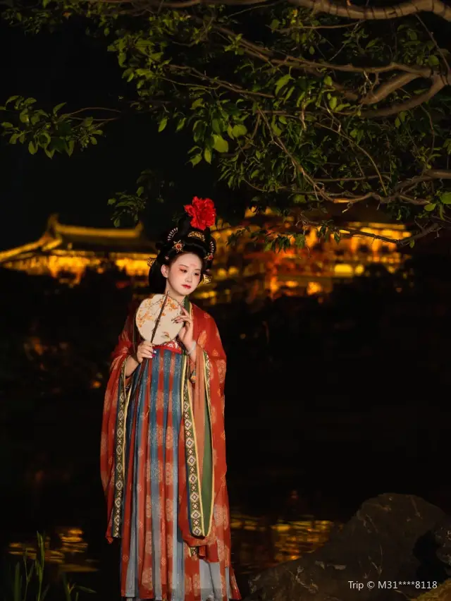 Immersive Hanfu wearing experience