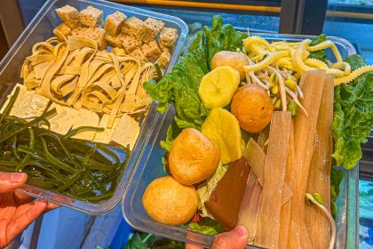 小V家秘制火锅鸡(龙湖总店)