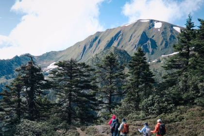 卡瓦格博酒店餐厅部
