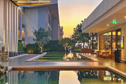 Pebbles Bar and Grill