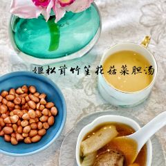 YAN TING User Photo