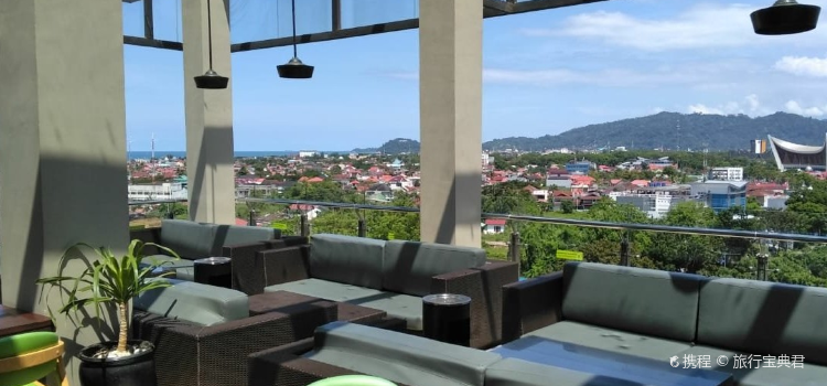 Level 8 Cafe & Lounge