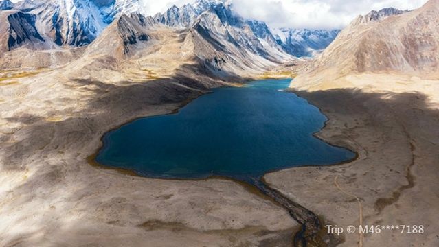 Dingjie Zongcuo Lake