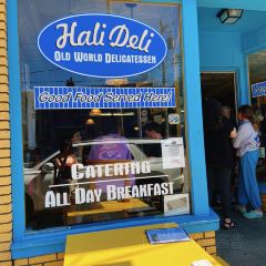 Hali Deli - Old World Delicatessen 여행 사진