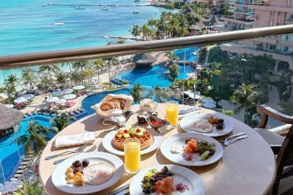 Le Basilic - Grand Fiesta Americana Coral Beach