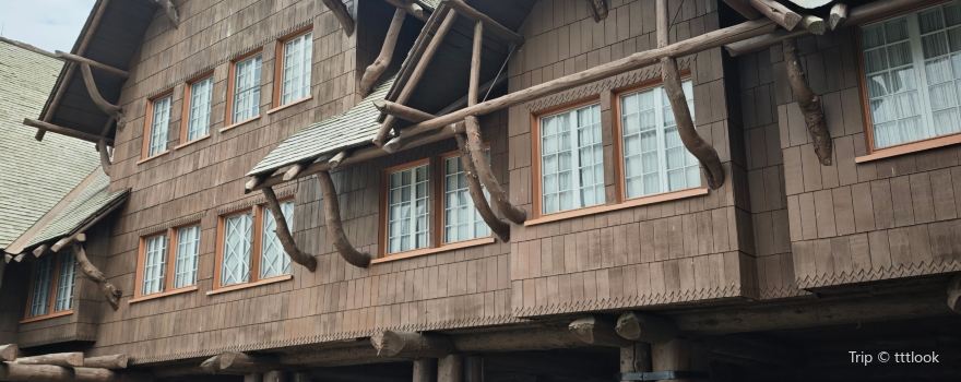 Old Faithful Inn