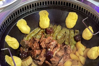 东北雪乡铁锅炖