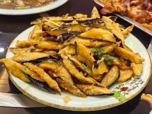 李集名吃羊肉汤烤全羊