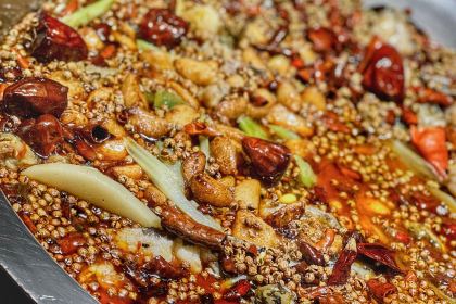 七里田·重庆鱼蛙火锅(凯德广场店)