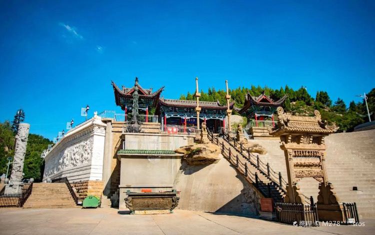 Yulin Heilong Pond
