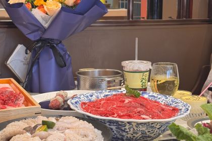 鼎尚养生火锅店