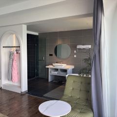 三色云河(泸沽湖大落水店) User Photo