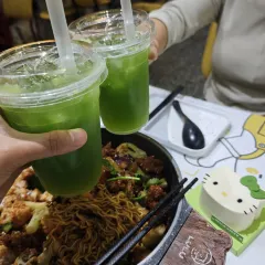 半两·咖啡书店·浮生是杯酒 User Photo