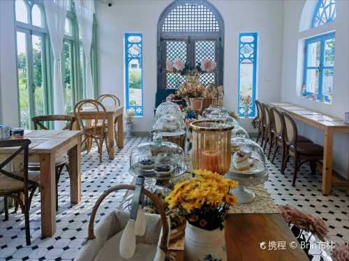 99 Villa & Cafe