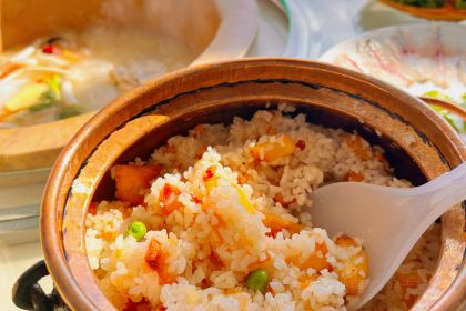 假日海湾石锅鱼 铜锅鱼