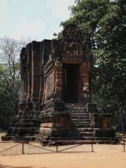 San Ta Pha Daeng or Deity Shrine