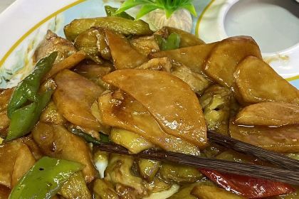 东北雪乡铁锅炖