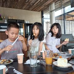 漓岸璞闲文旅酒店(阳朔西街漓江店)·上房野BISTRO·餐×酒×咖 User Photo