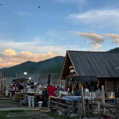 禾木老村山庄 User Photo