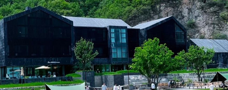 Hot River Valley Hot Spring Resort