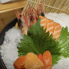 YA JING ZHI HE FENG LIAO LI User Photo