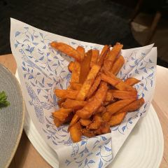 Earls Kitchen + Bar 여행 사진