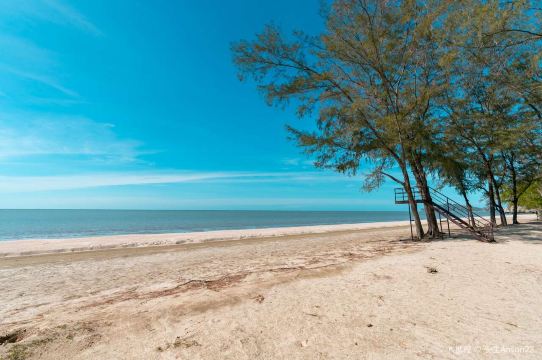 Sam Roi Yot Beach