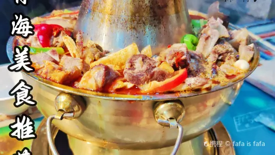 茶卡聚雅特色炕鍋肉土火鍋