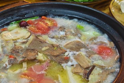 理塘县特色砂锅牦牛肉馆