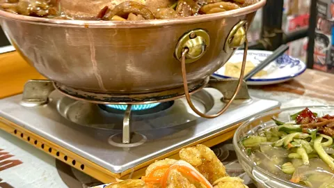 火锅鸡东北菜 in Linyi
