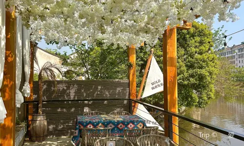 MOLO RESTAURANT