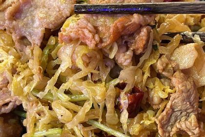 东北雪乡铁锅炖