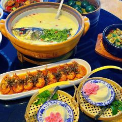 YU YAN LOU User Photo