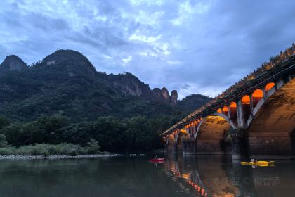 武夷山麦当劳仙凡界路得来速餐厅