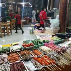 普者黑撒尼客栈·仙人洞村撒尼客栈餐厅 User Photo
