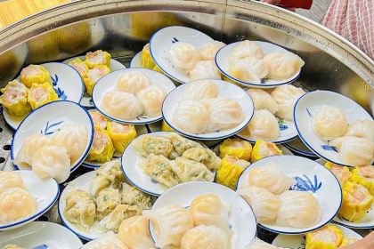 光頭佬聯聖水晶餃