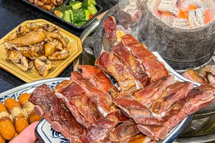 山下人家·土砂锅腊排馆(青城山店)