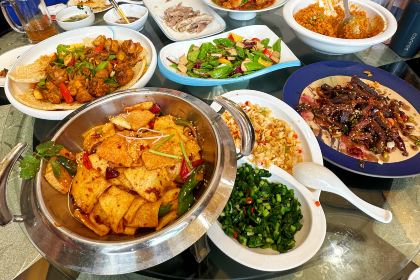 鸿越美食楼