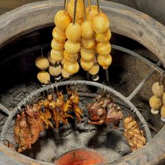 钱锋炭缸烧烤·海鲜·宵夜(华龙道店) 여행 사진