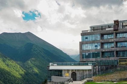 四姑娘山·天空之城悬崖酒店·云端餐厅