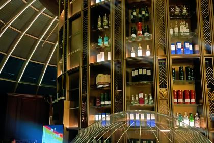 FIFTY-TWO Penthouse Bar