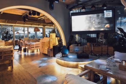 离岸江景餐吧(江滨中大道店)