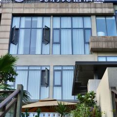 猛虎玫瑰·鲜花西餐厅(长嘉汇江景店) User Photo