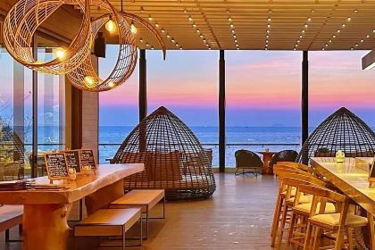 Pebbles Bar and Grill