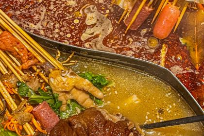 唐记煌·大坨牛肉串串香火锅(中渼市集店)